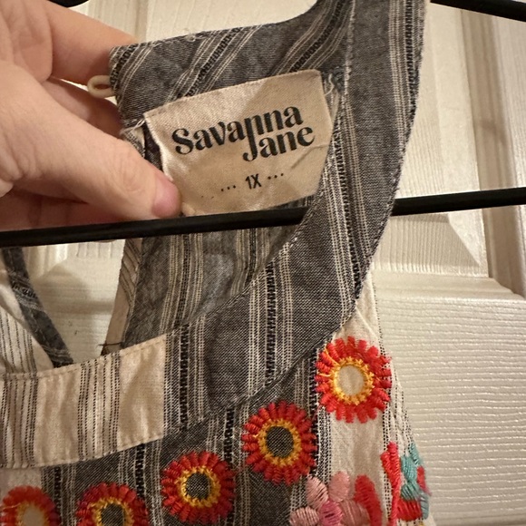 Savannah Jane Embroidered Top - Picture 3 of 6